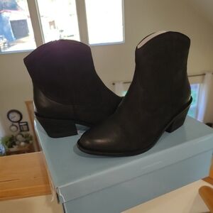 Seychelles Under The Stars Women SZ 6 Nubuck Round Toe Black‎ Ankle Bootie NWT